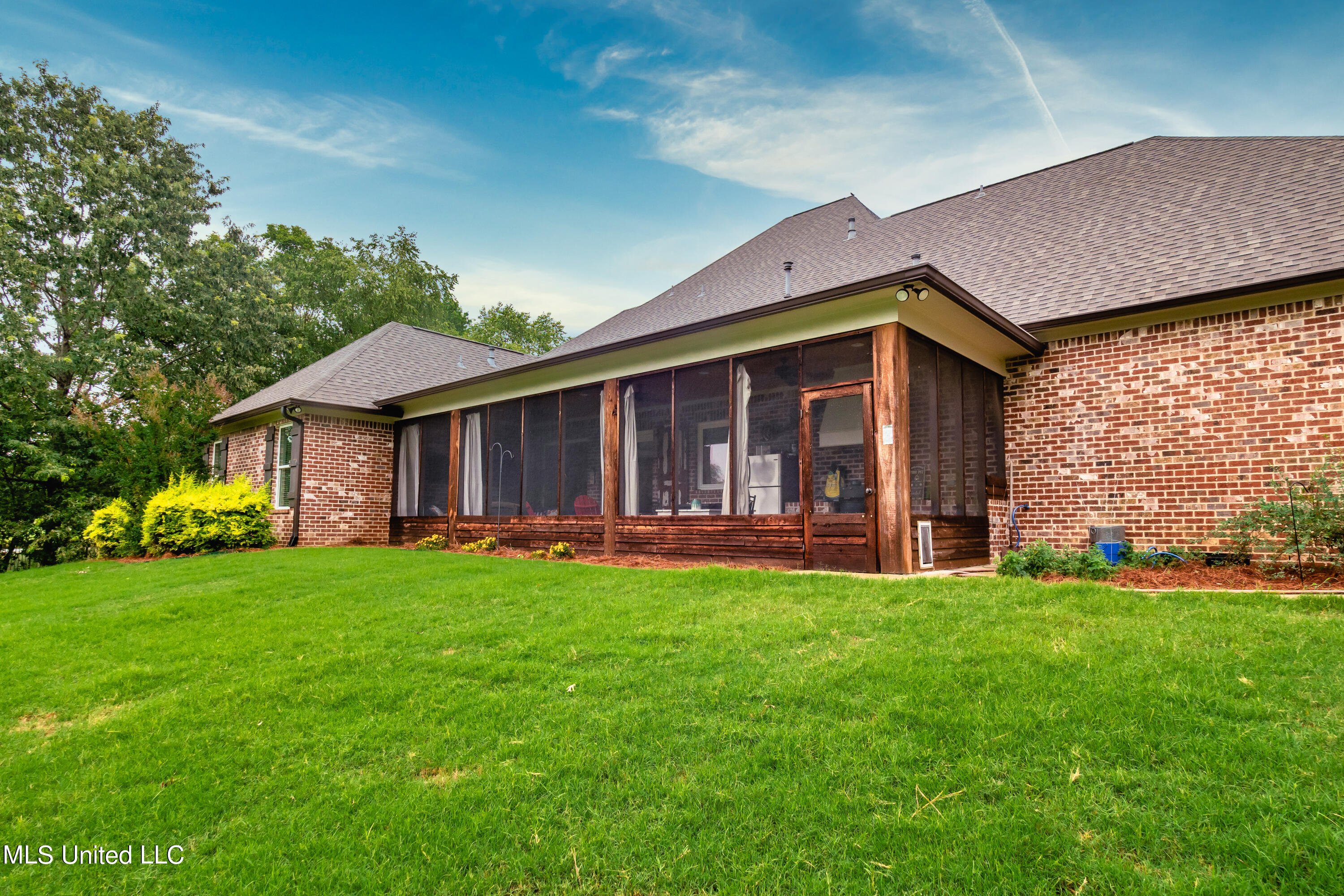 517 Fawn Cove Canton, MS 39046 - Photo 3 of 50 P6100112-Edit