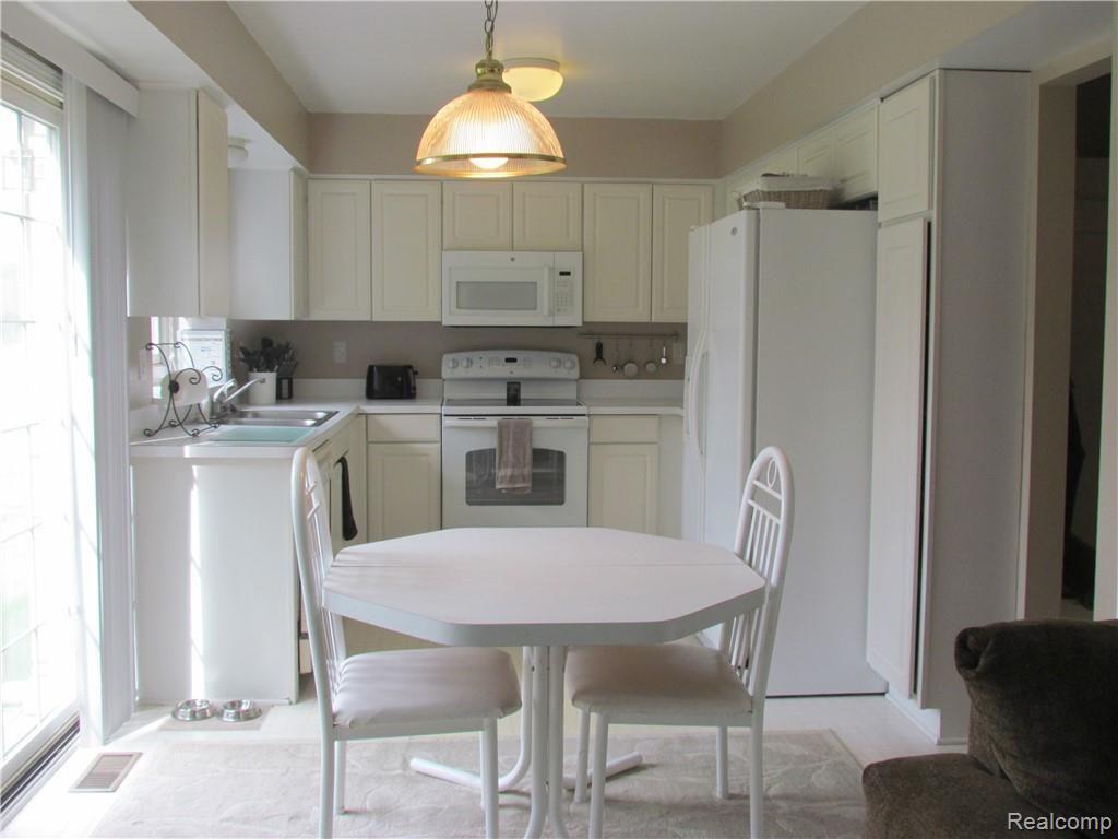 6979 Fox Hills Road Canton, MI 48187 - Photo 13 of 25 IMG_0673.JPG