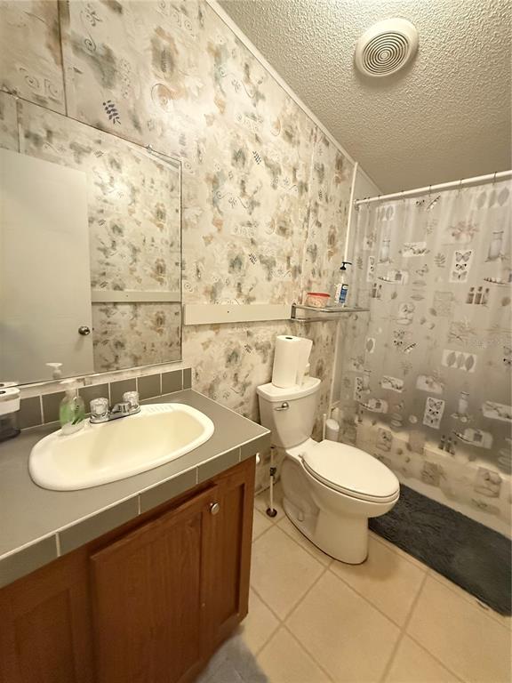 5109 Southwest 10th Street Bell, FL 32619 - Photo 4 of 38 a bathroom with a sink toilet and shower