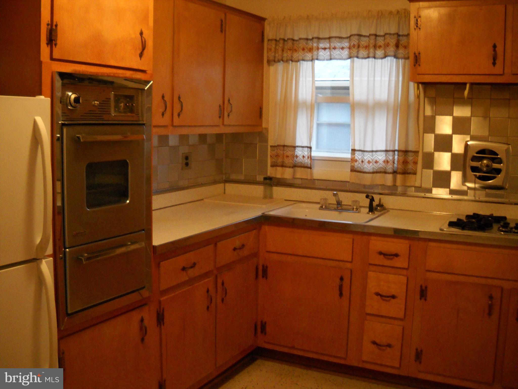 6215 Auth Road Suitland, MD 20746 - Photo 12 of 21 Kitchen