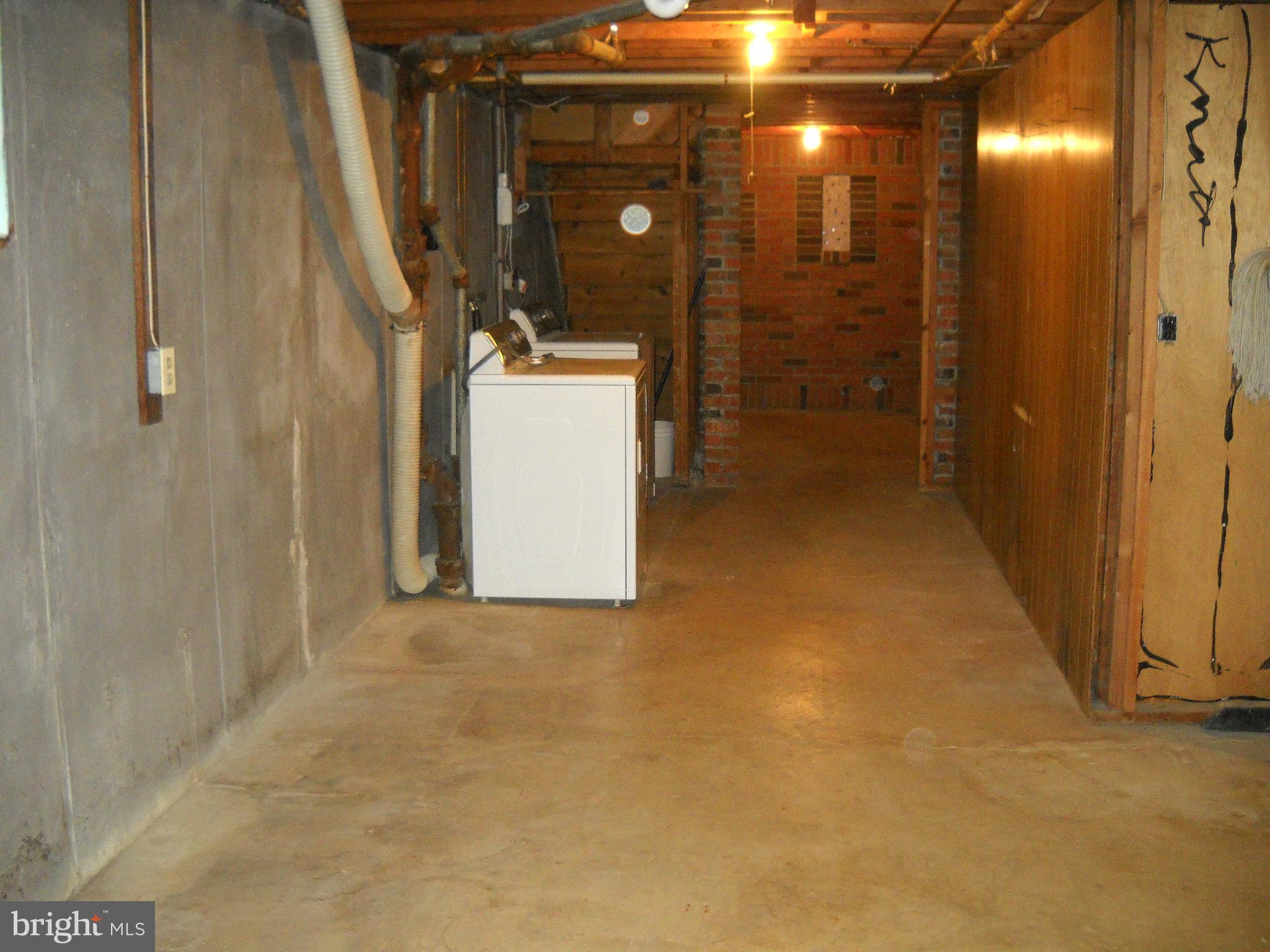 6215 Auth Road Suitland, MD 20746 - Photo 16 of 21 Washer and Dryer Convey