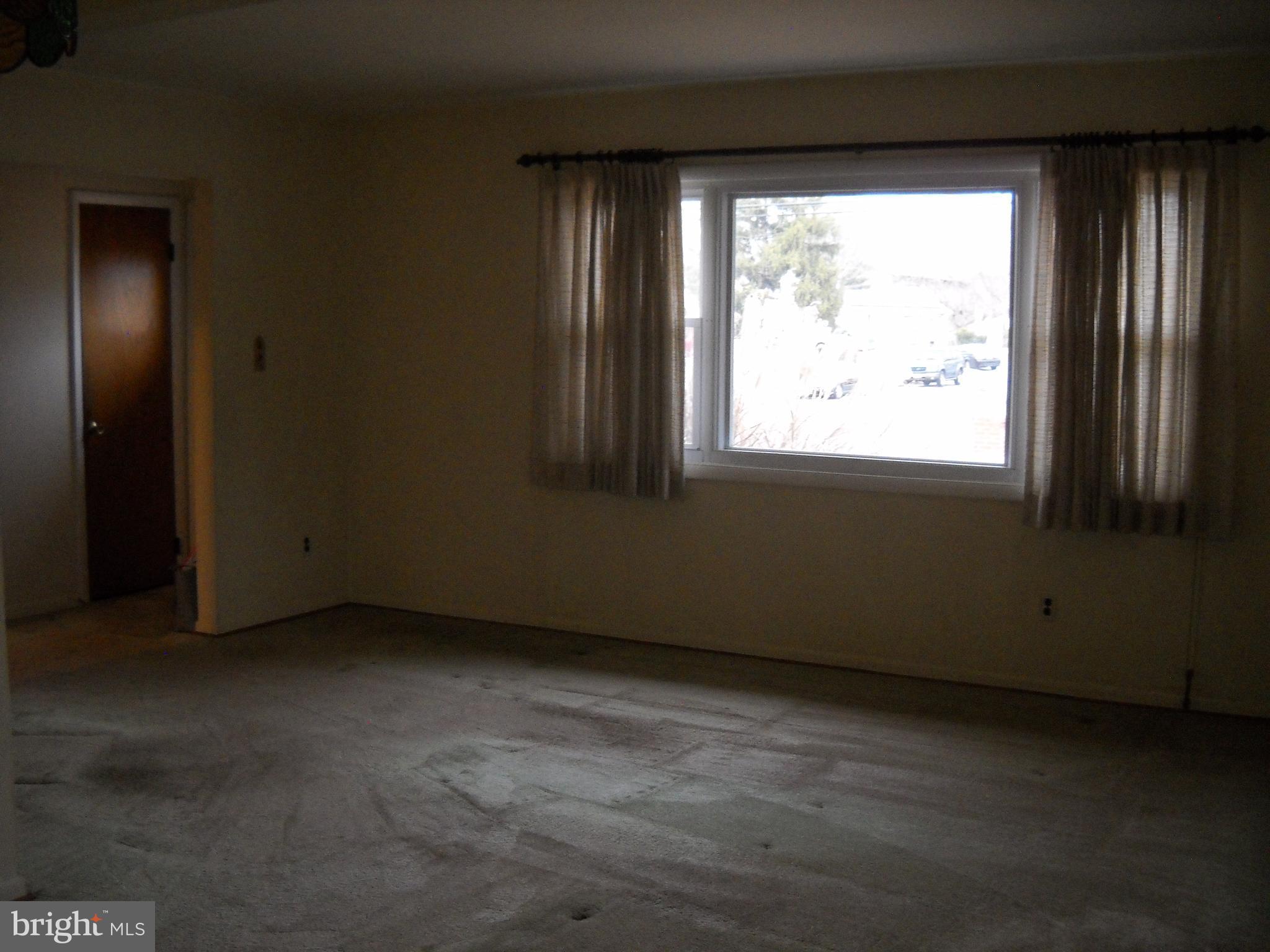 6215 Auth Road Suitland, MD 20746 - Photo 8 of 21 Newer Windows throughout the house