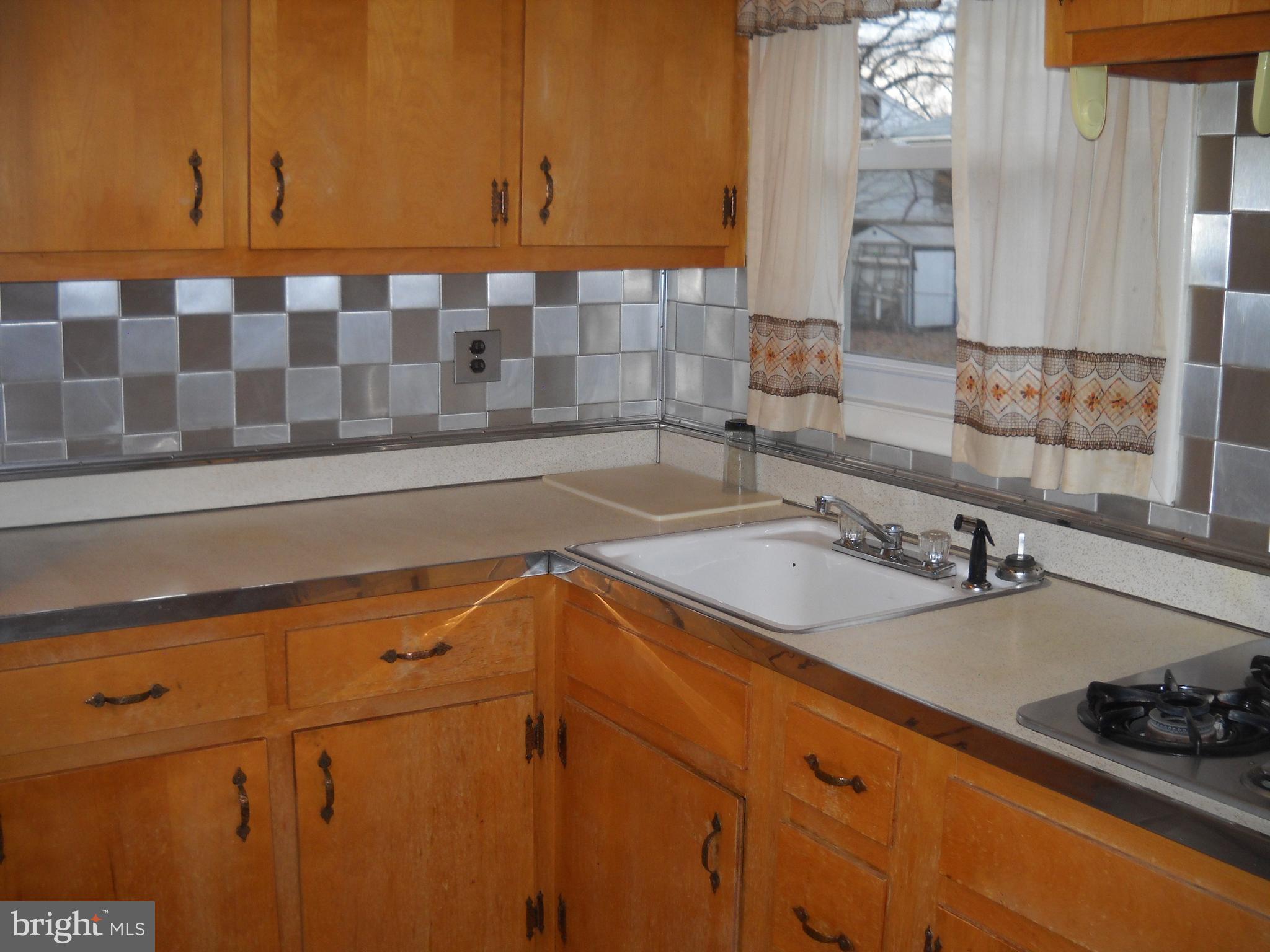 6215 Auth Road Suitland, MD 20746 - Photo 10 of 21 Kitchen