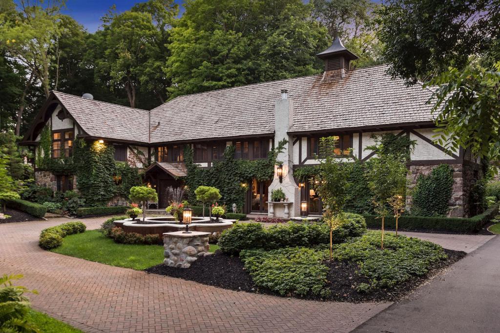 4714 Baycliffe Road Excelsior, MN 55331 - Photo 1 of 60