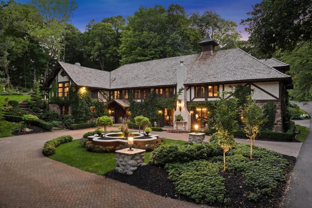 4714 Baycliffe Road Excelsior, MN 55331 - Photo 2 of 60