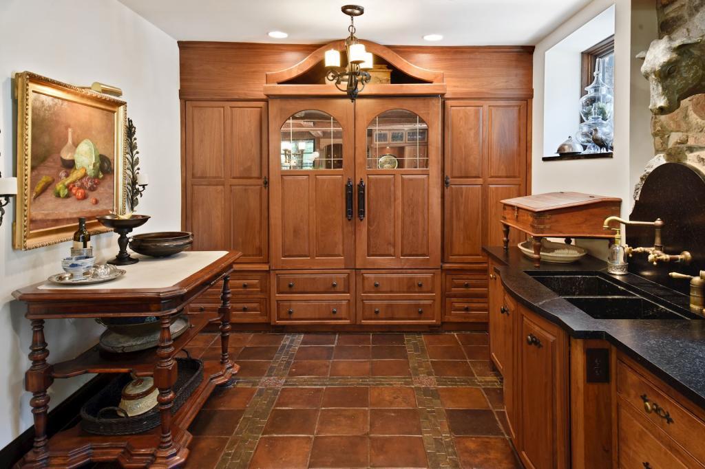 4714 Baycliffe Road Excelsior, MN 55331 - Photo 18 of 60