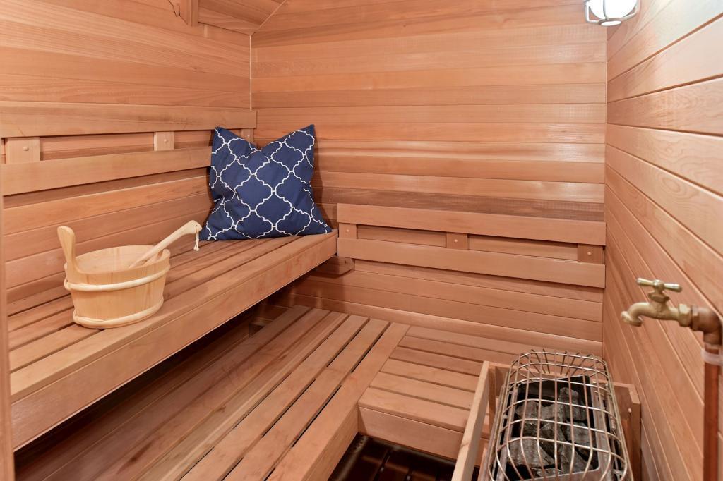 4714 Baycliffe Road Excelsior, MN 55331 - Photo 39 of 60