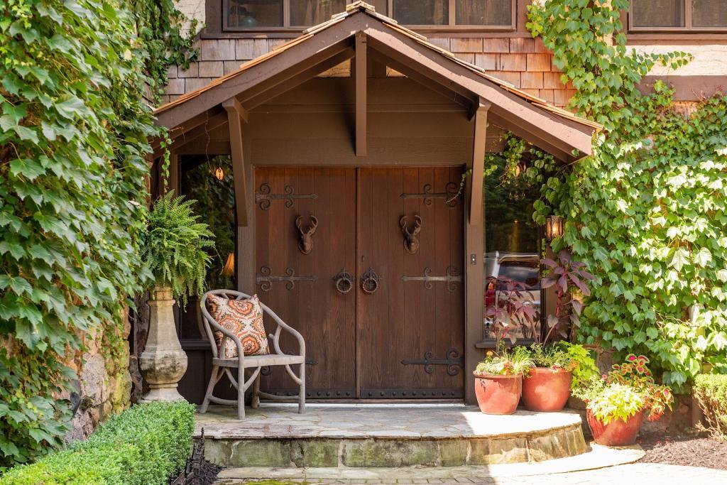 4714 Baycliffe Road Excelsior, MN 55331 - Photo 5 of 60