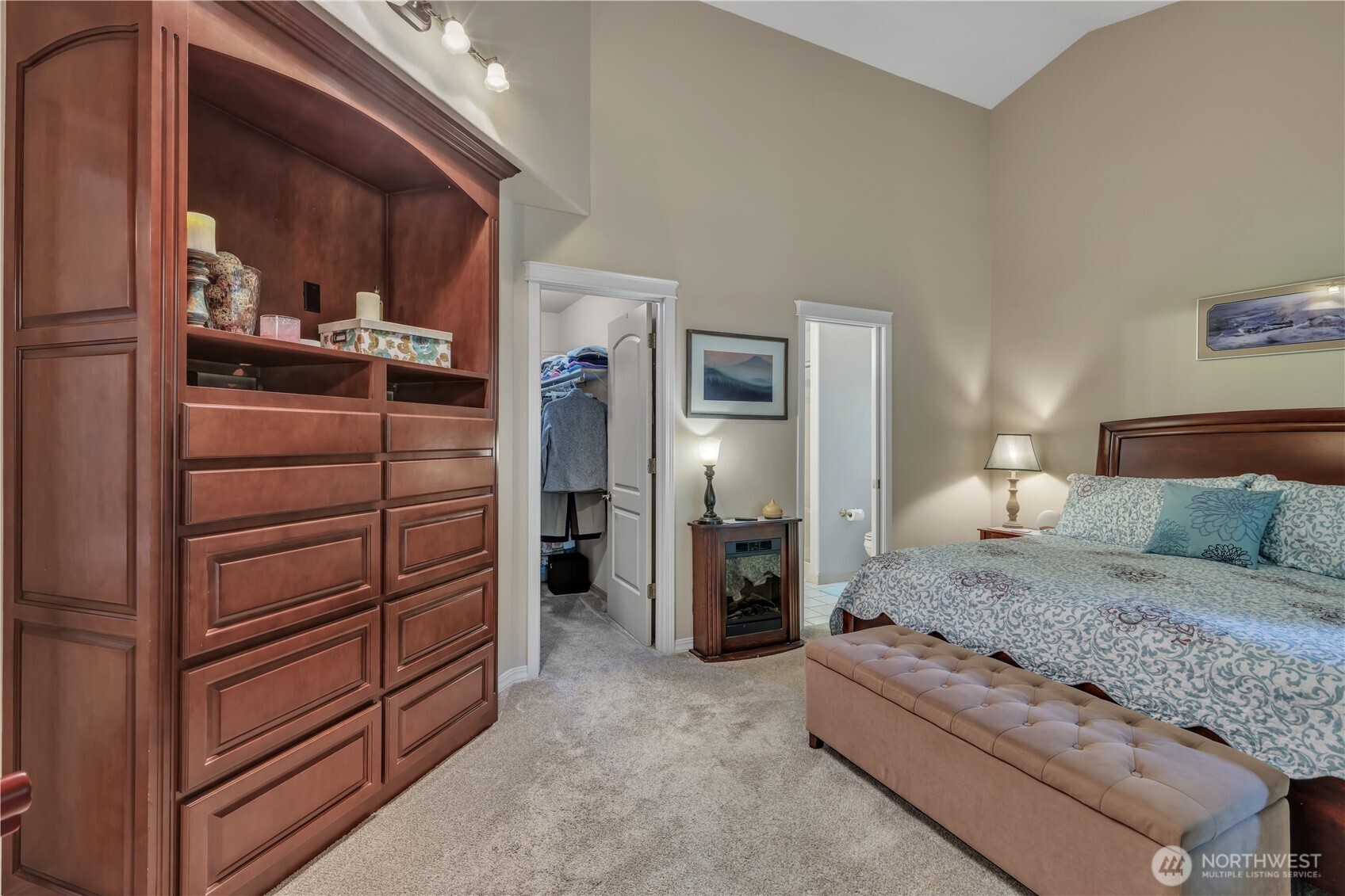 103 Southeast Alder Manor Road Shelton, WA 98584 - Photo 18 of 39 a bedroom with a bed and a cabinets