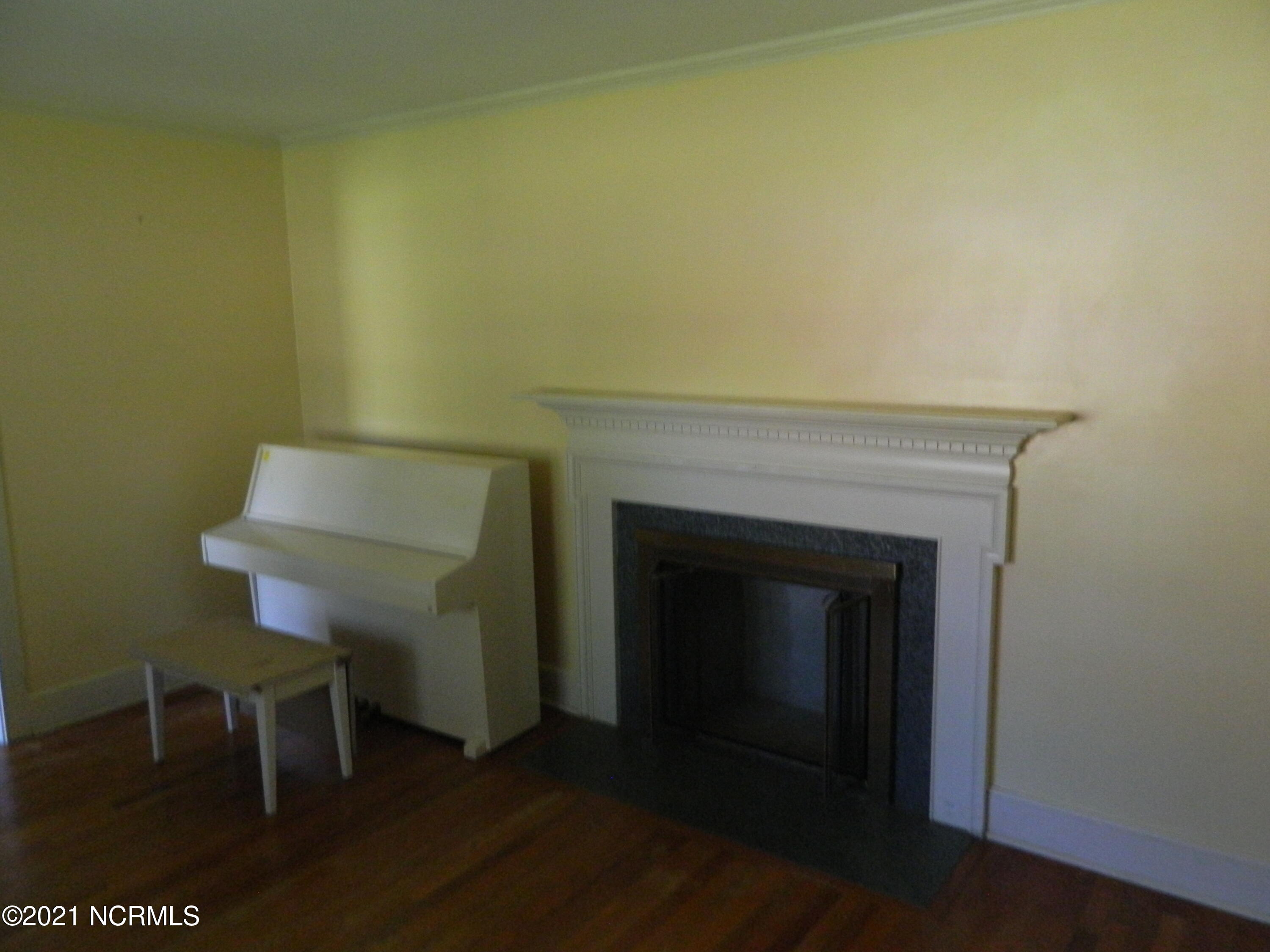 1507 Carey Road Kinston, NC 28501 - Photo 11 of 37 Living Room w/Fireplace