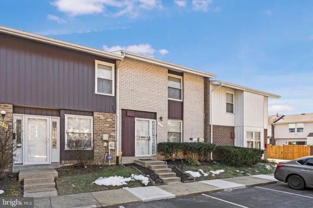 $305,000 | 10223 Campus Way South, Unit 42, Upper Marlboro, MD 20774