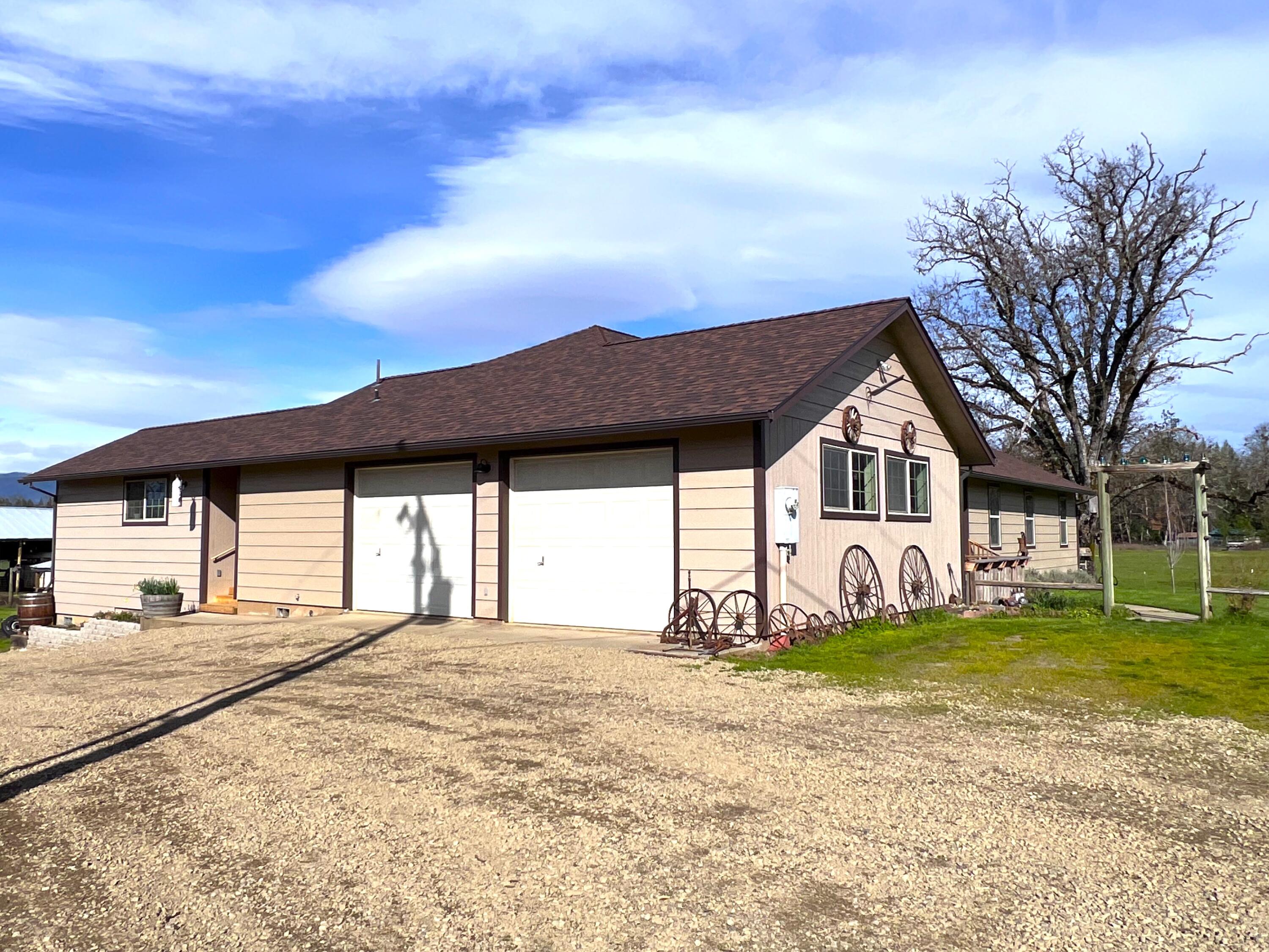 620 Dick George Road Cave Junction, OR 97523 - Photo 5 of 123 02