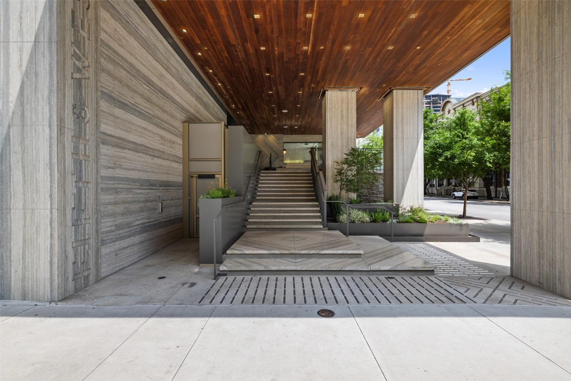 501 West Avenue, Unit 2202 Austin, TX 78701 - Photo 32 of 33 a view of a door of the house