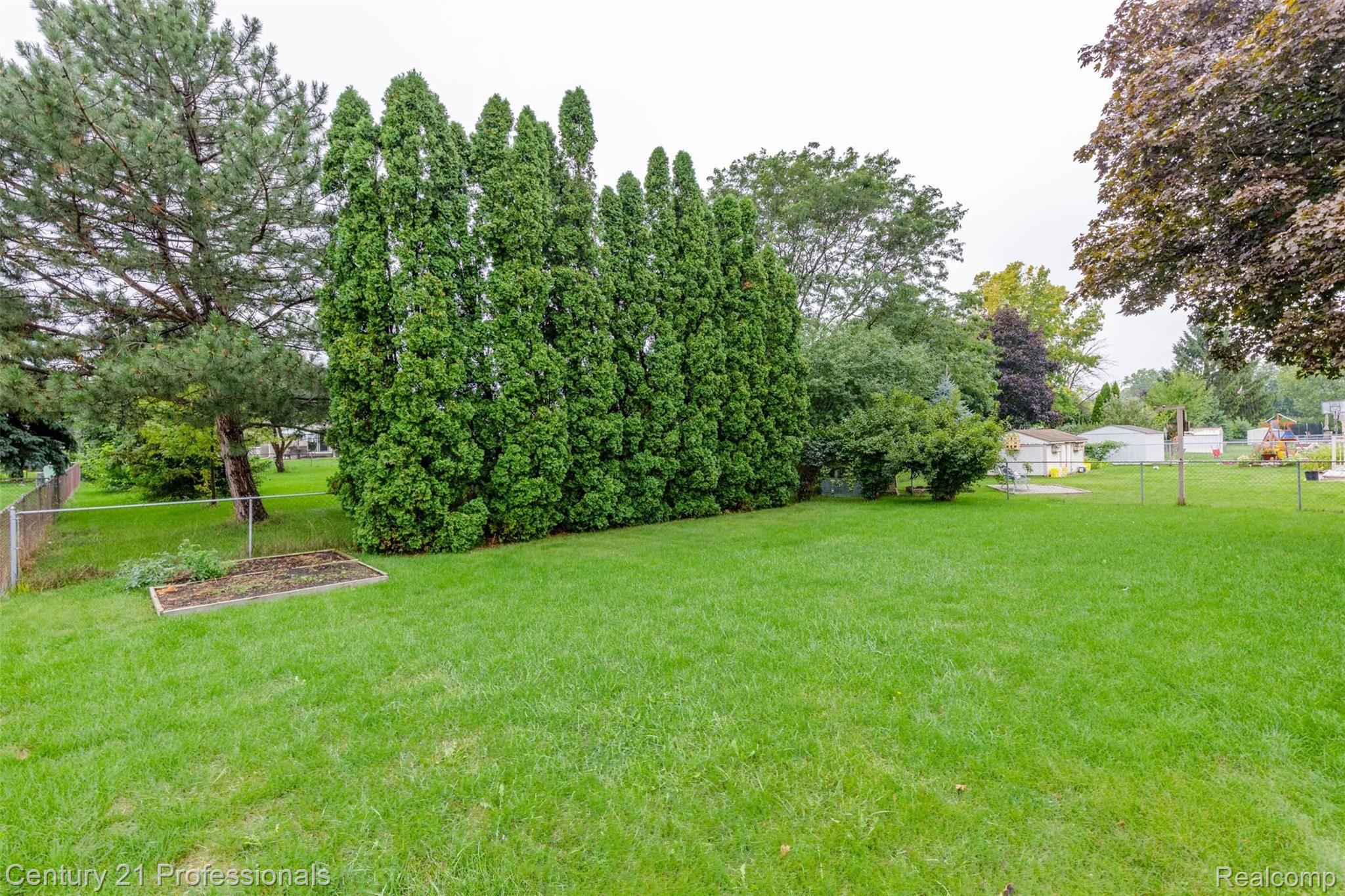 3154 Elmcrest Road Sterling Heights, MI 48310 - Photo 8 of 34 3154 Elmcrest Rd-8.jpg