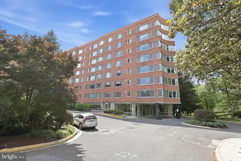 $320,000 | 4200 Cathedral Avenue Northwest, Unit 812, Washington, DC 20016