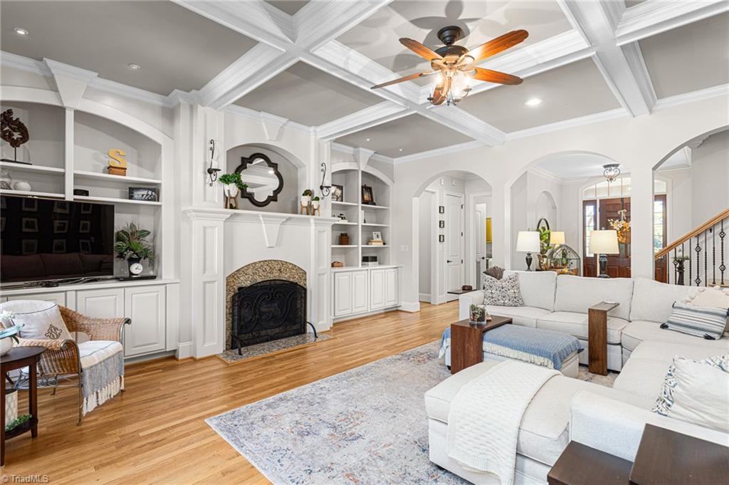 8404 Linville Oaks Drive Oak Ridge, NC 27310 - Photo 9 of 47 Living room