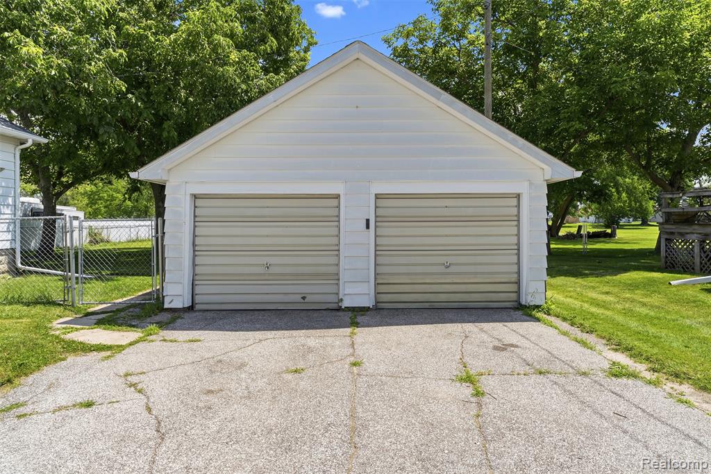1709 Michigan Avenue Bay City, MI 48708 - Photo 33 of 42