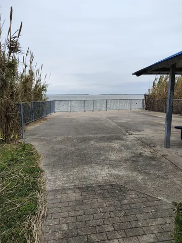 $41,900 | 125 Bayshore Drive, La Porte, TX 77571