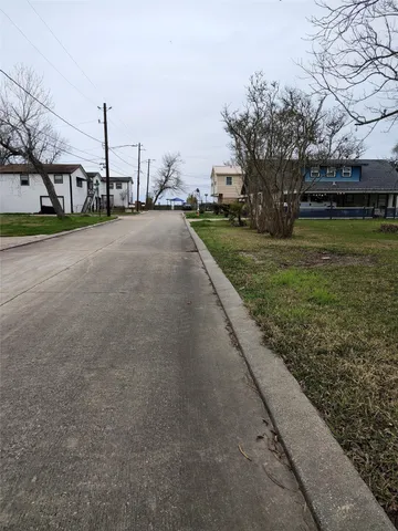 $41,900 | 125 Bayshore Drive, La Porte, TX 77571