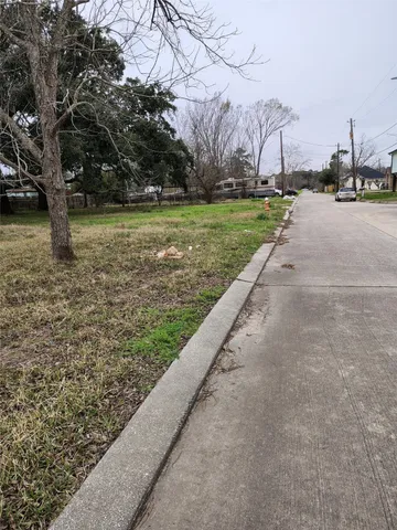 $41,900 | 125 Bayshore Drive, La Porte, TX 77571