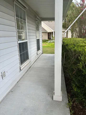 a view of entryway with backyard