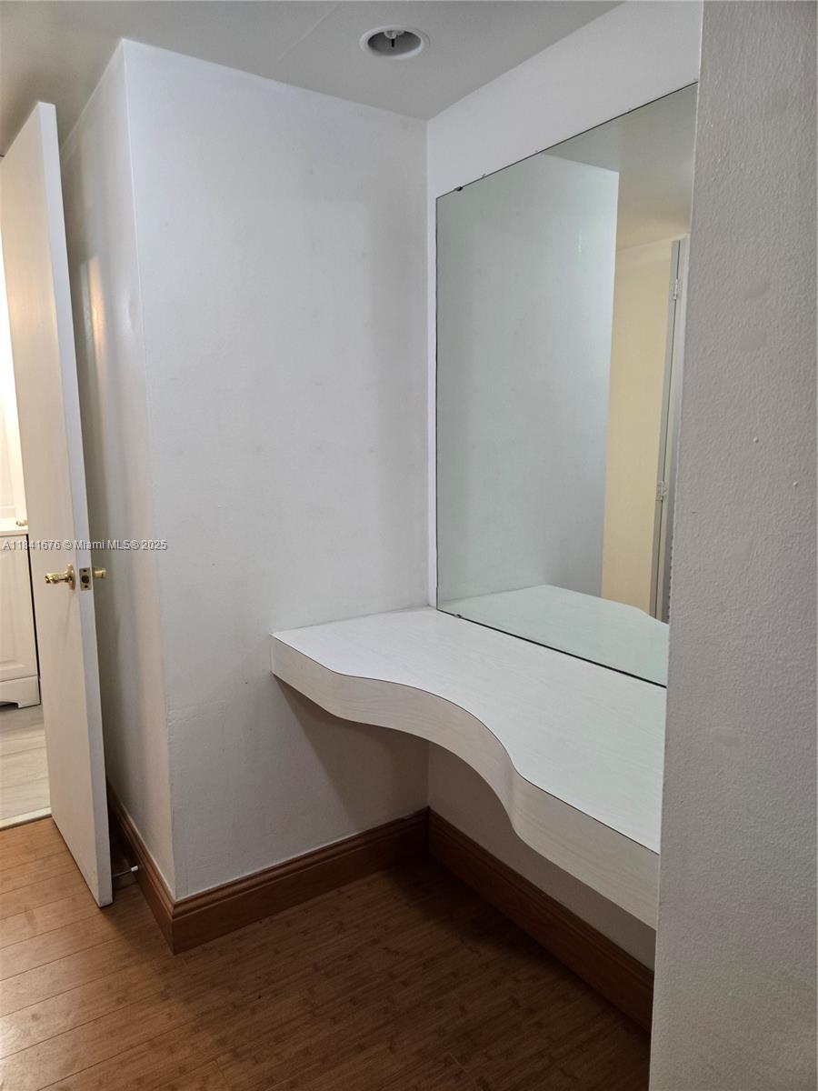 950 Hillcrest Drive, Unit 106 Hollywood, FL 33021 - Photo 20 of 30 a bathroom with a sink