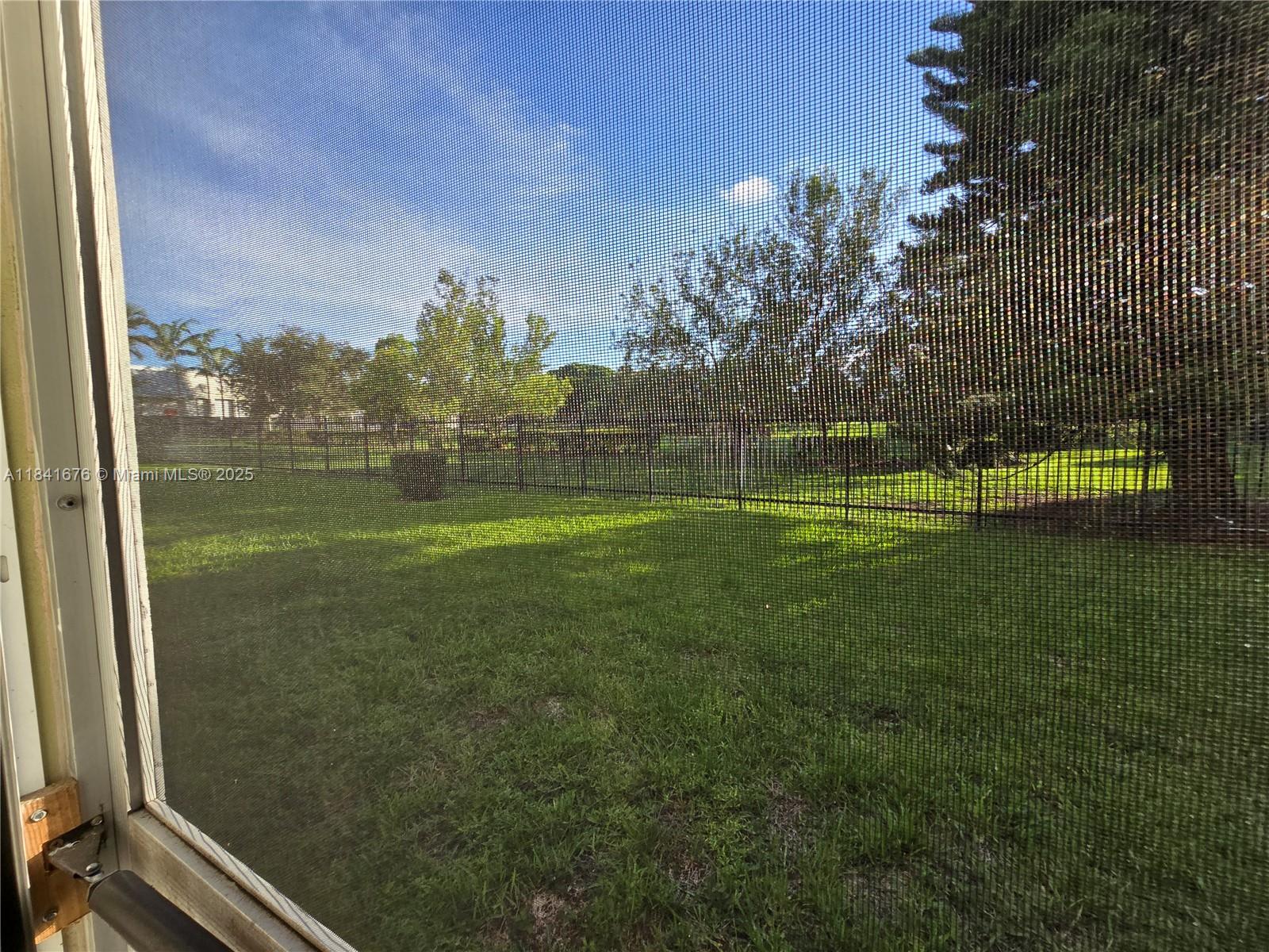 950 Hillcrest Drive, Unit 106 Hollywood, FL 33021 - Photo 24 of 30 a view of a park