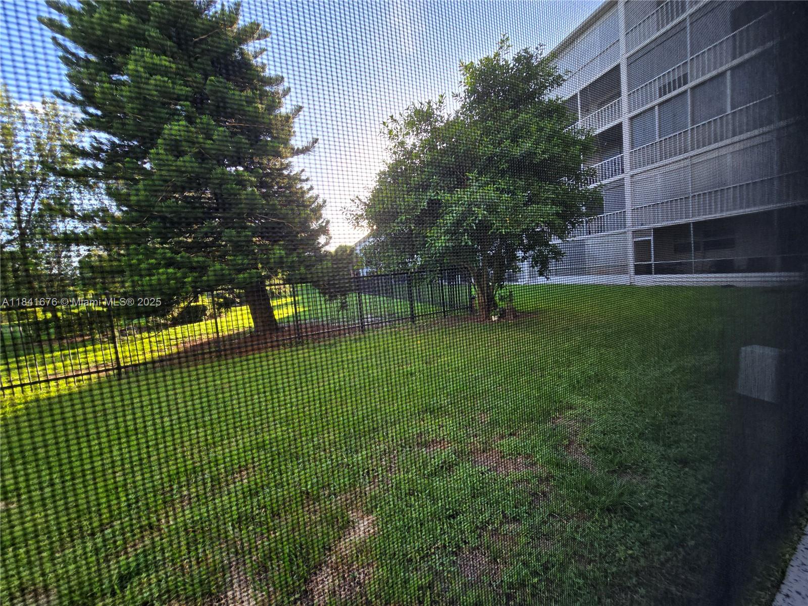 950 Hillcrest Drive, Unit 106 Hollywood, FL 33021 - Photo 25 of 30 a view of a park with a large trees