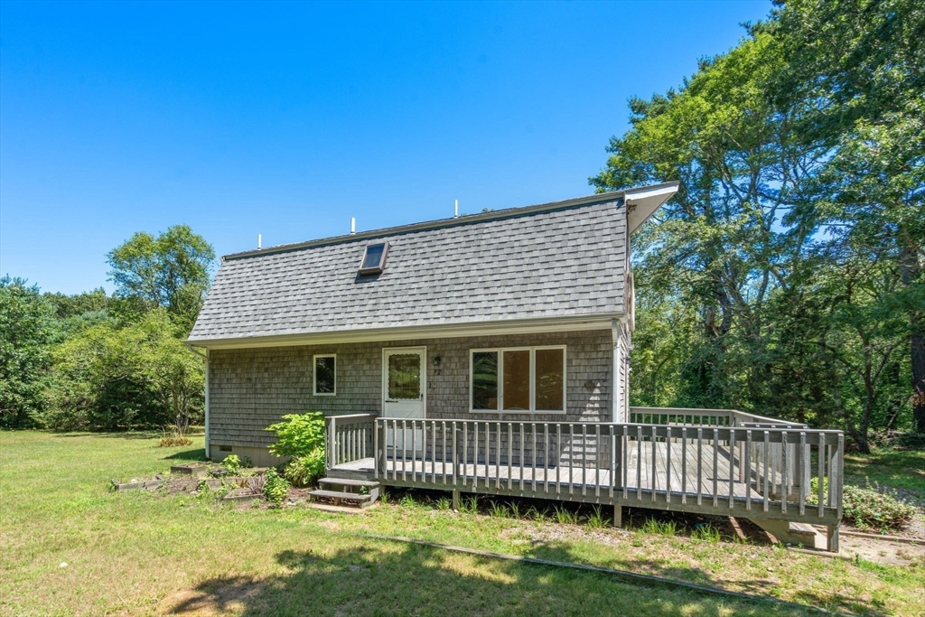 32 Acushnet Road Mattapoisett, MA 02739 - Photo 4 of 40 Gallery Image 4