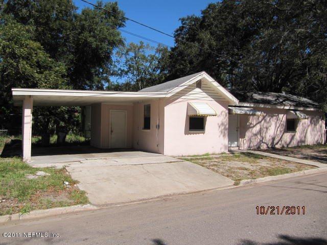 3902 Brick Road Jacksonville, FL 32209 - Photo 2 of 6 a front view of a house with a garden