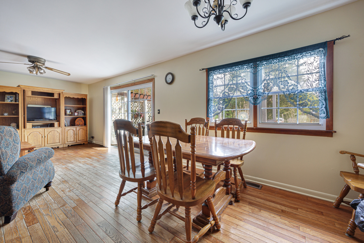 33 Walpole Road Elk Grove Village, IL 60007 - Photo 9 of 24 Gallery Image 9