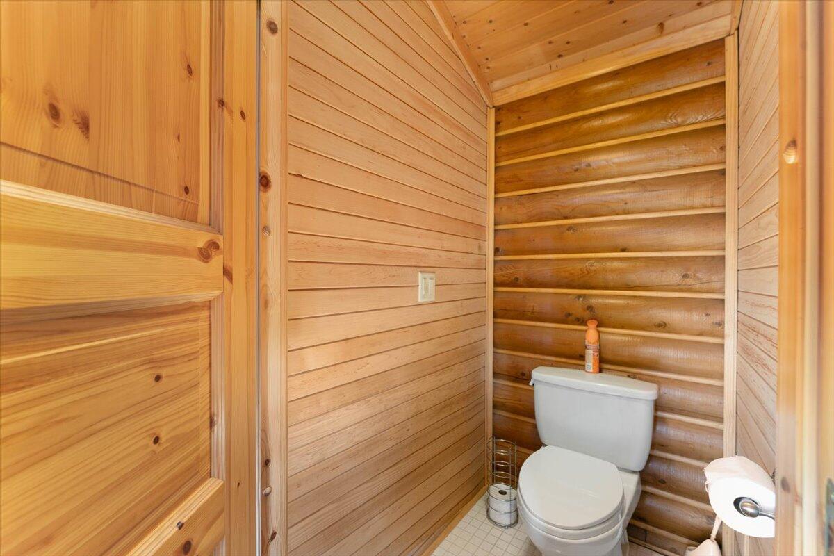 4208 Balls Ferry Road Cottonwood, CA 96022 - Photo 17 of 53 a bathroom with a toilet and a shower