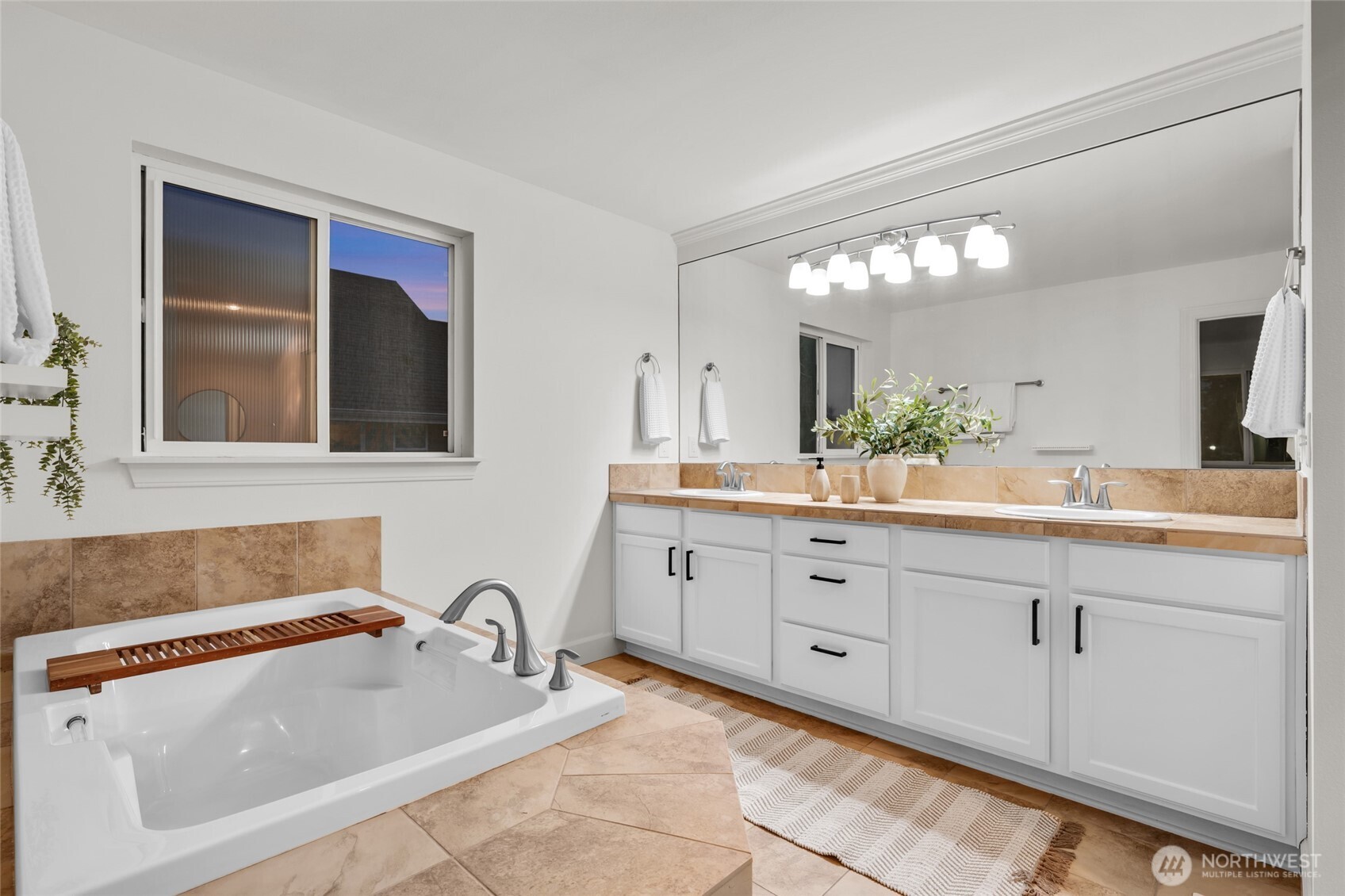 4518 Northeast 2nd Court Renton, WA 98059 - Photo 16 of 32