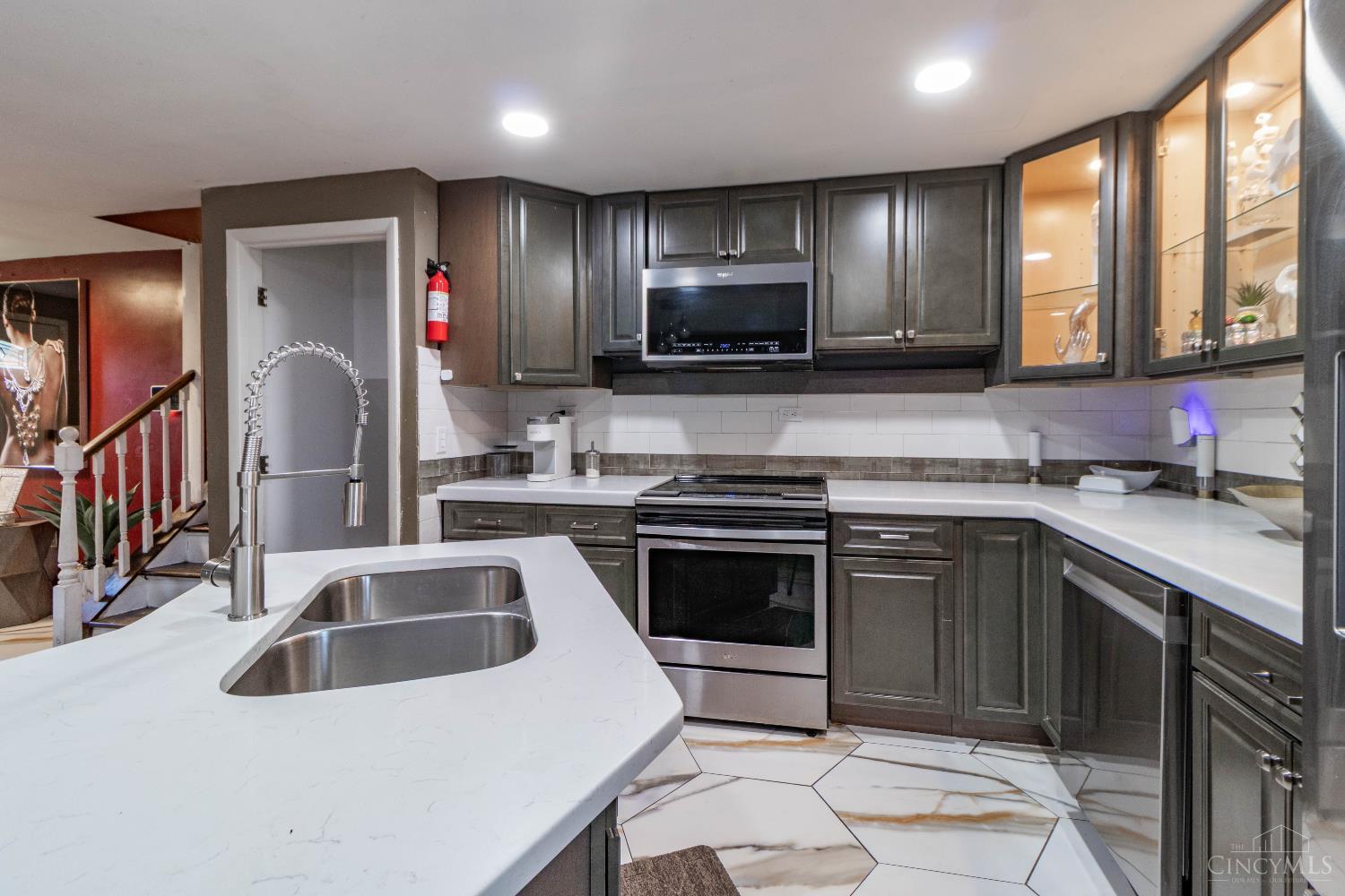 10283 Springlen Court Cincinnati, OH 45251 - Photo 6 of 31