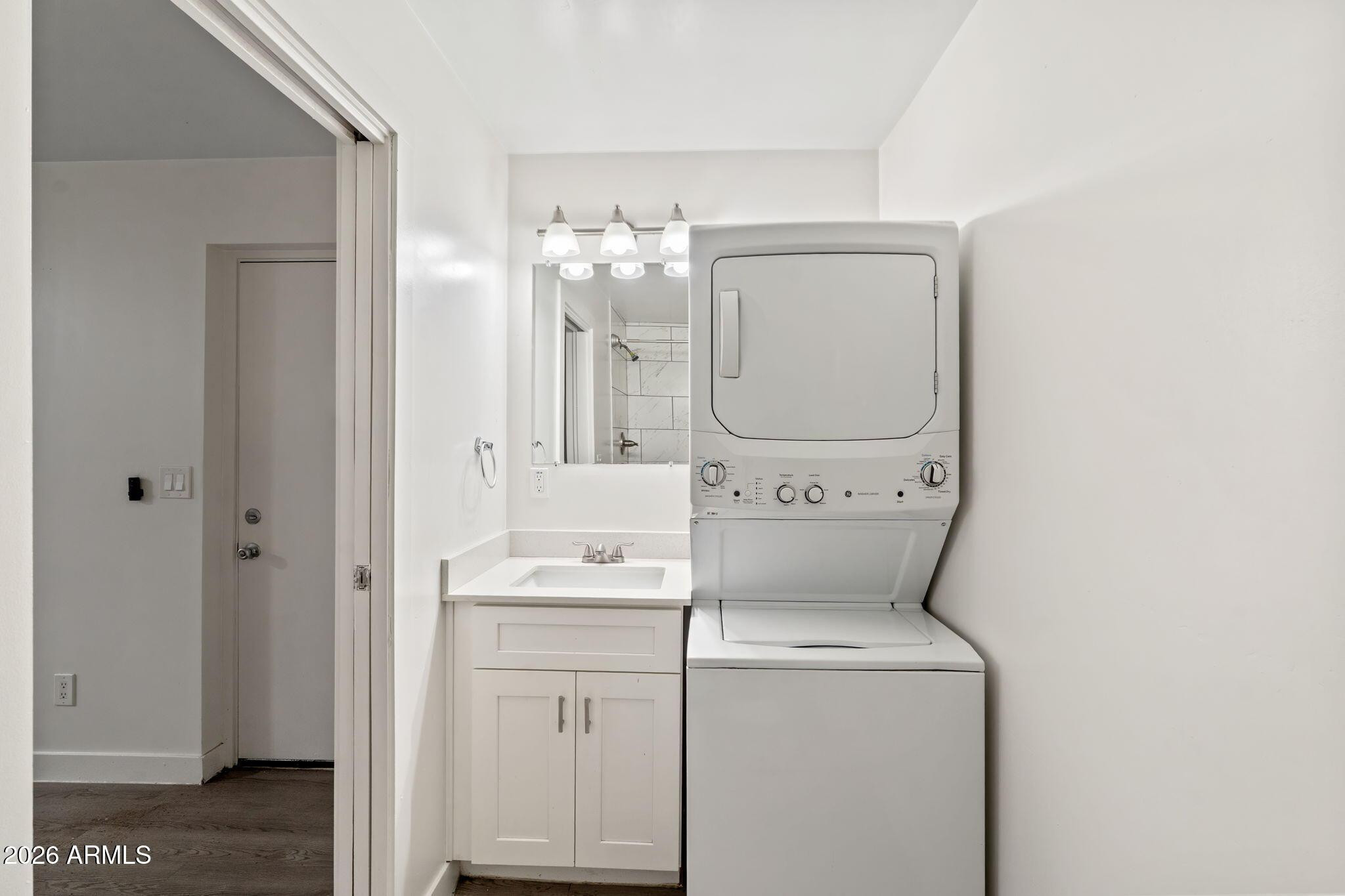 1707 North 18th Street, Unit B7 Phoenix, AZ 85006 - Photo 10 of 14 a view of washer and dryer