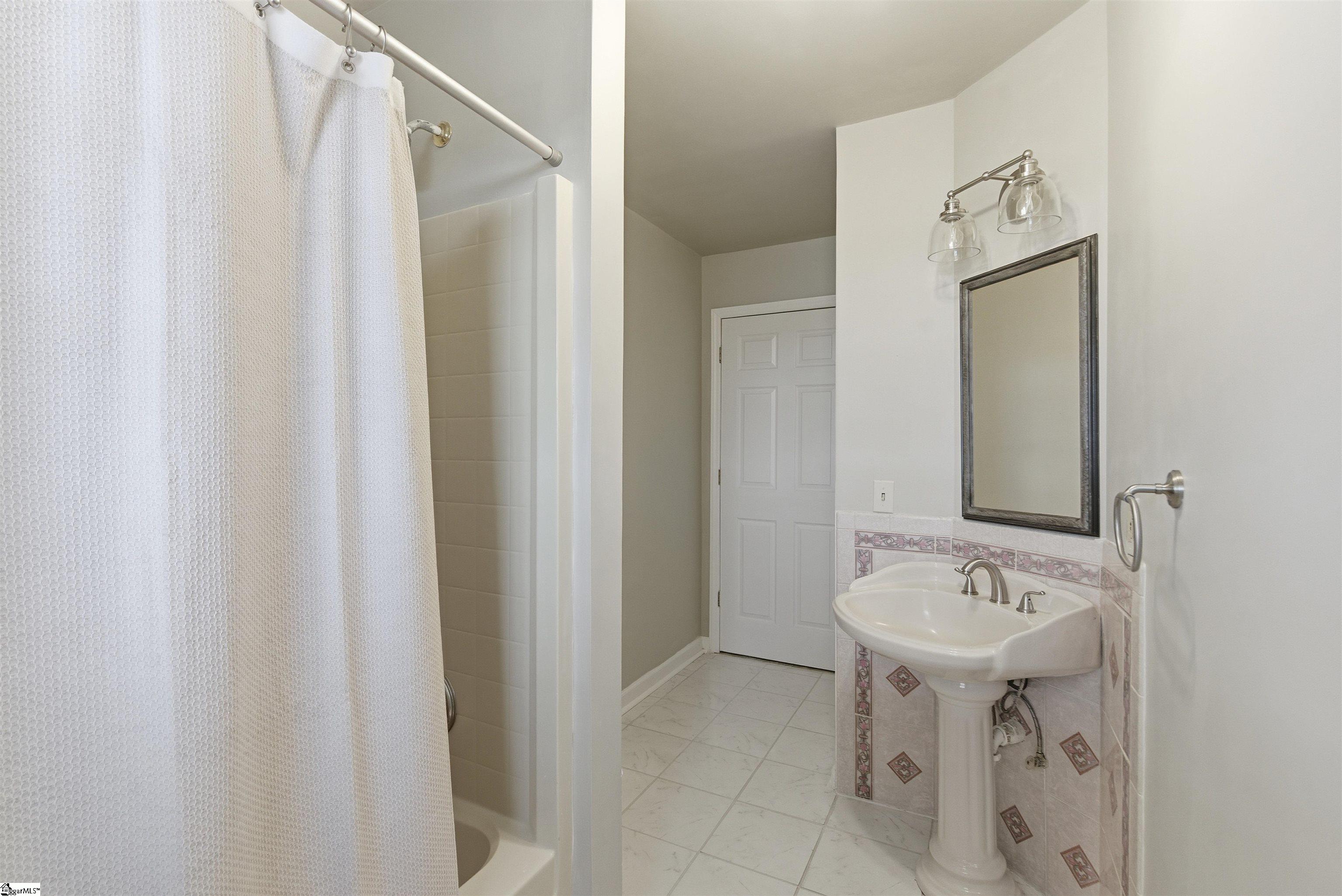 936 Miller Road Woodruff, SC 29388 - Photo 18 of 34