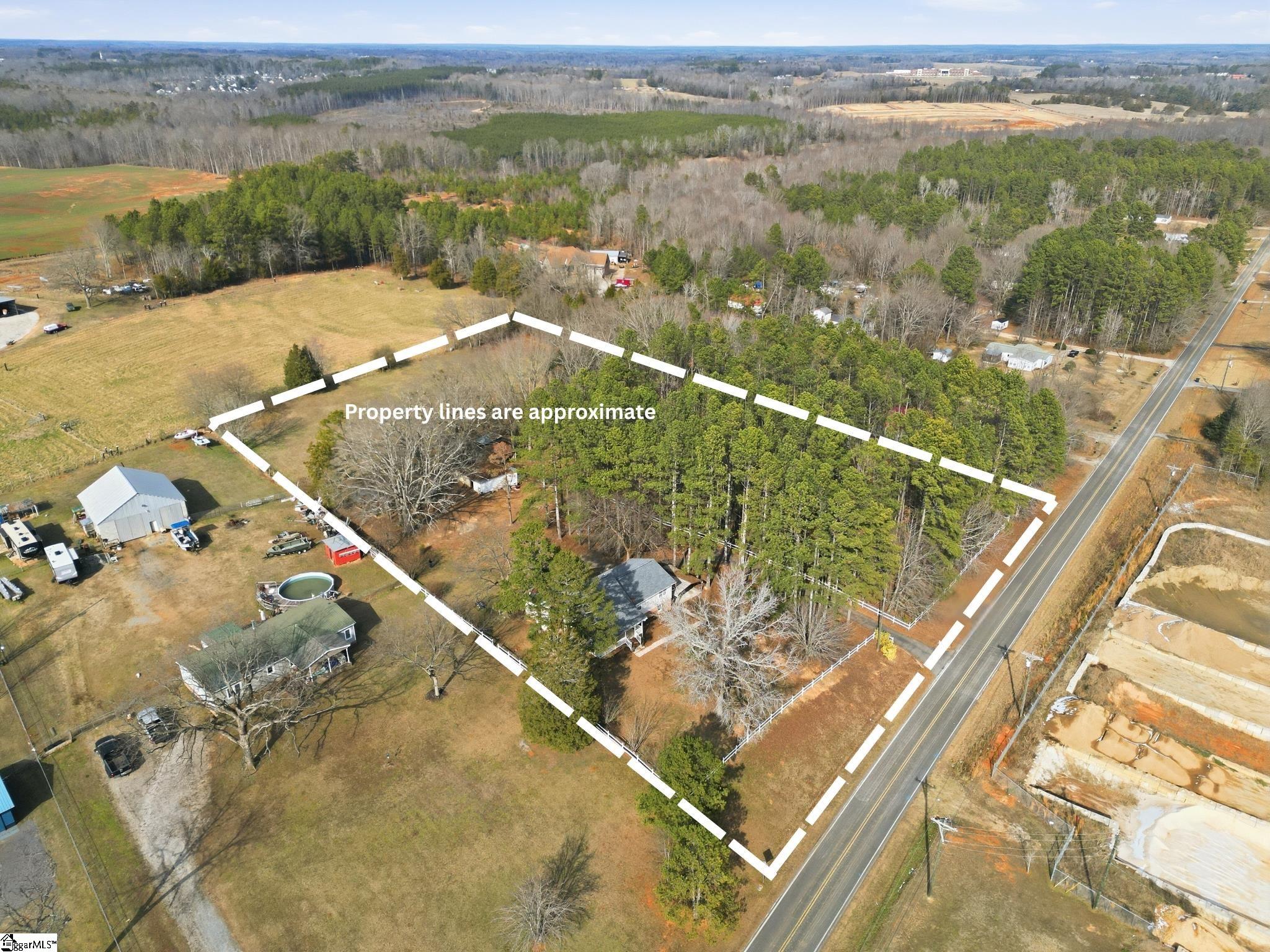 936 Miller Road Woodruff, SC 29388 - Photo 2 of 34