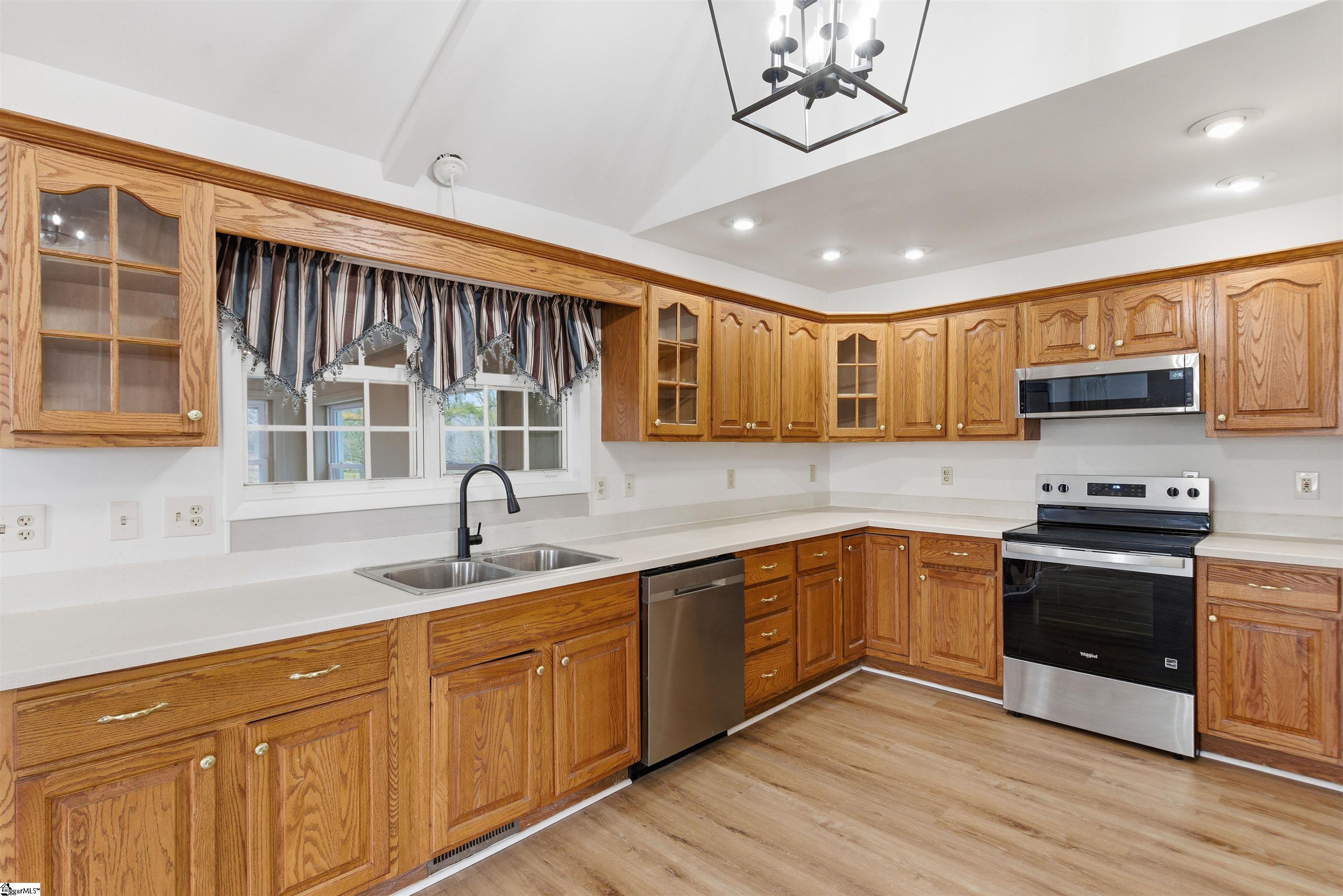 936 Miller Road Woodruff, SC 29388 - Photo 9 of 34