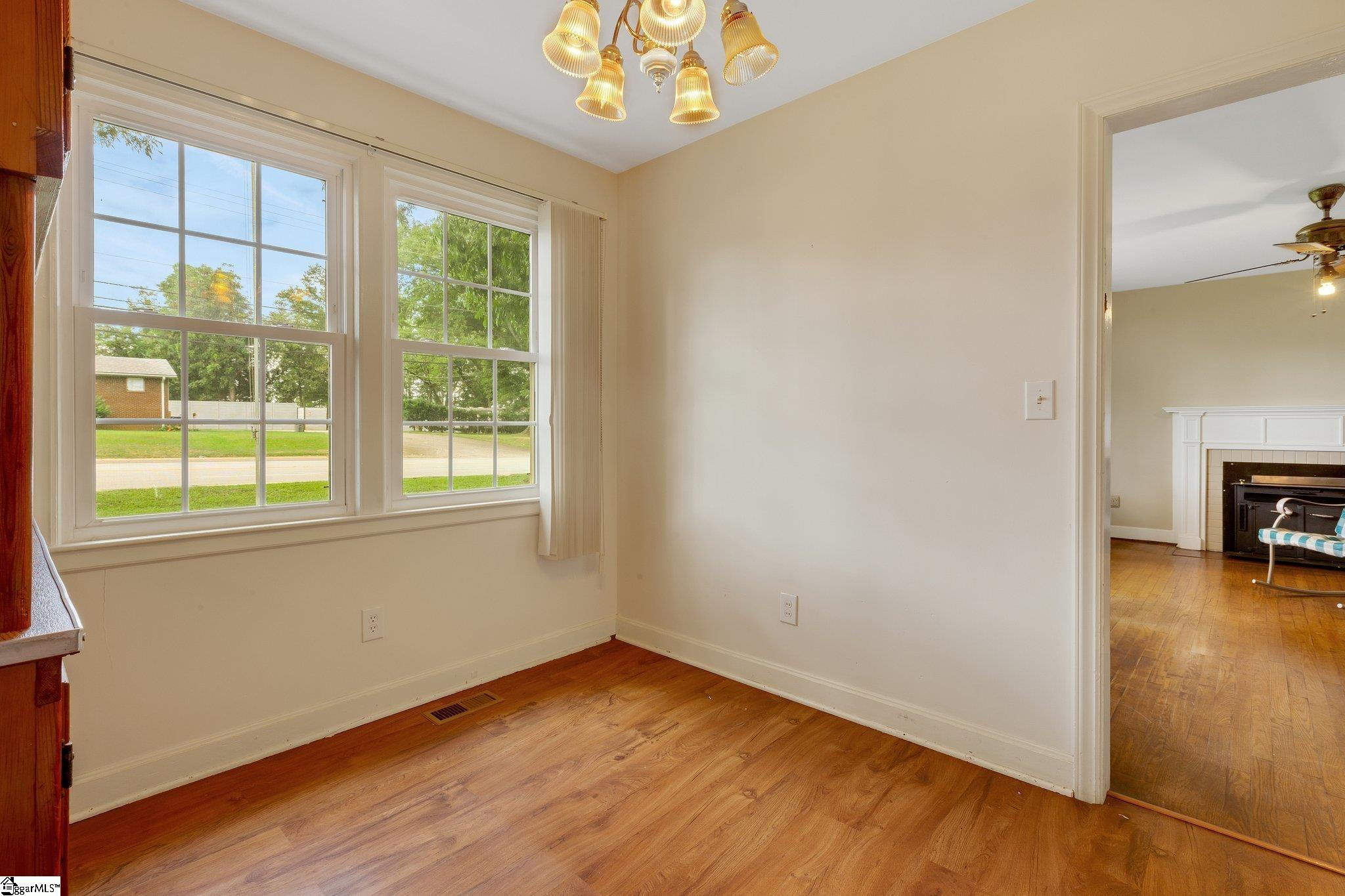 30 Sulphur Springs Road Greenville, SC 29617 - Photo 11 of 28 Gallery Image 11