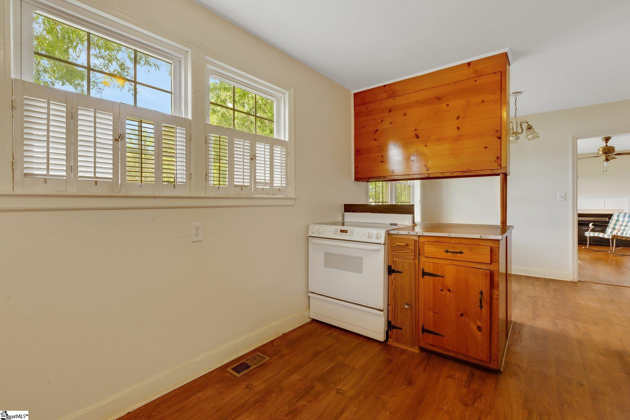 30 Sulphur Springs Road Greenville, SC 29617 - Photo 14 of 28 Gallery Image 14