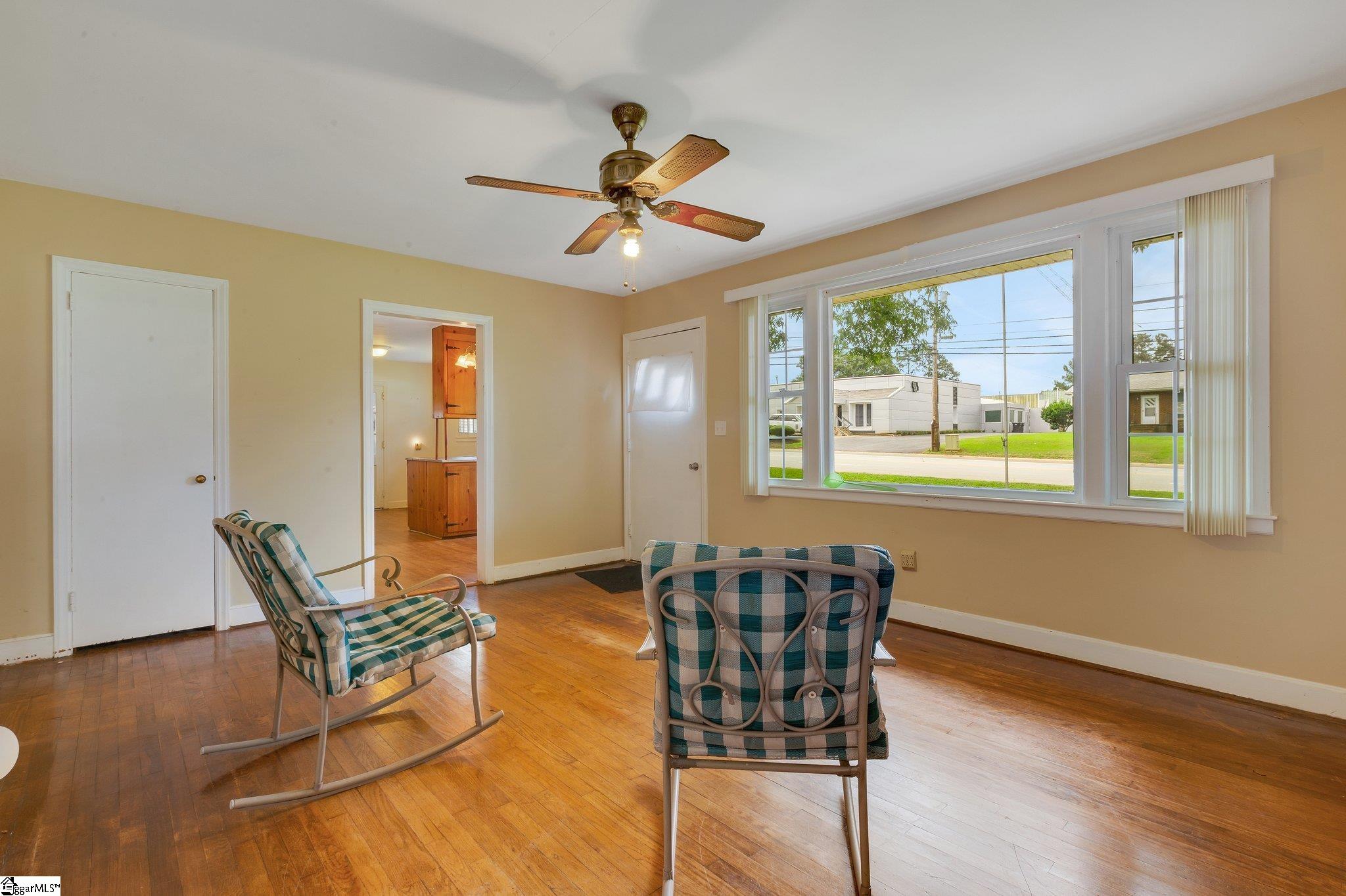 30 Sulphur Springs Road Greenville, SC 29617 - Photo 6 of 28 Gallery Image 6