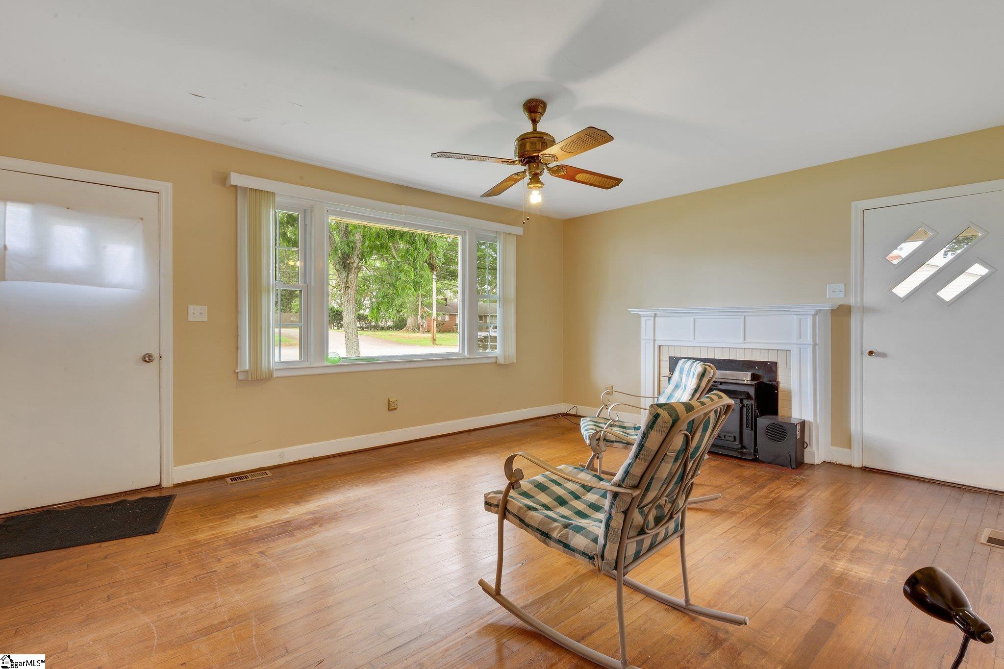 30 Sulphur Springs Road Greenville, SC 29617 - Photo 7 of 28 Gallery Image 7
