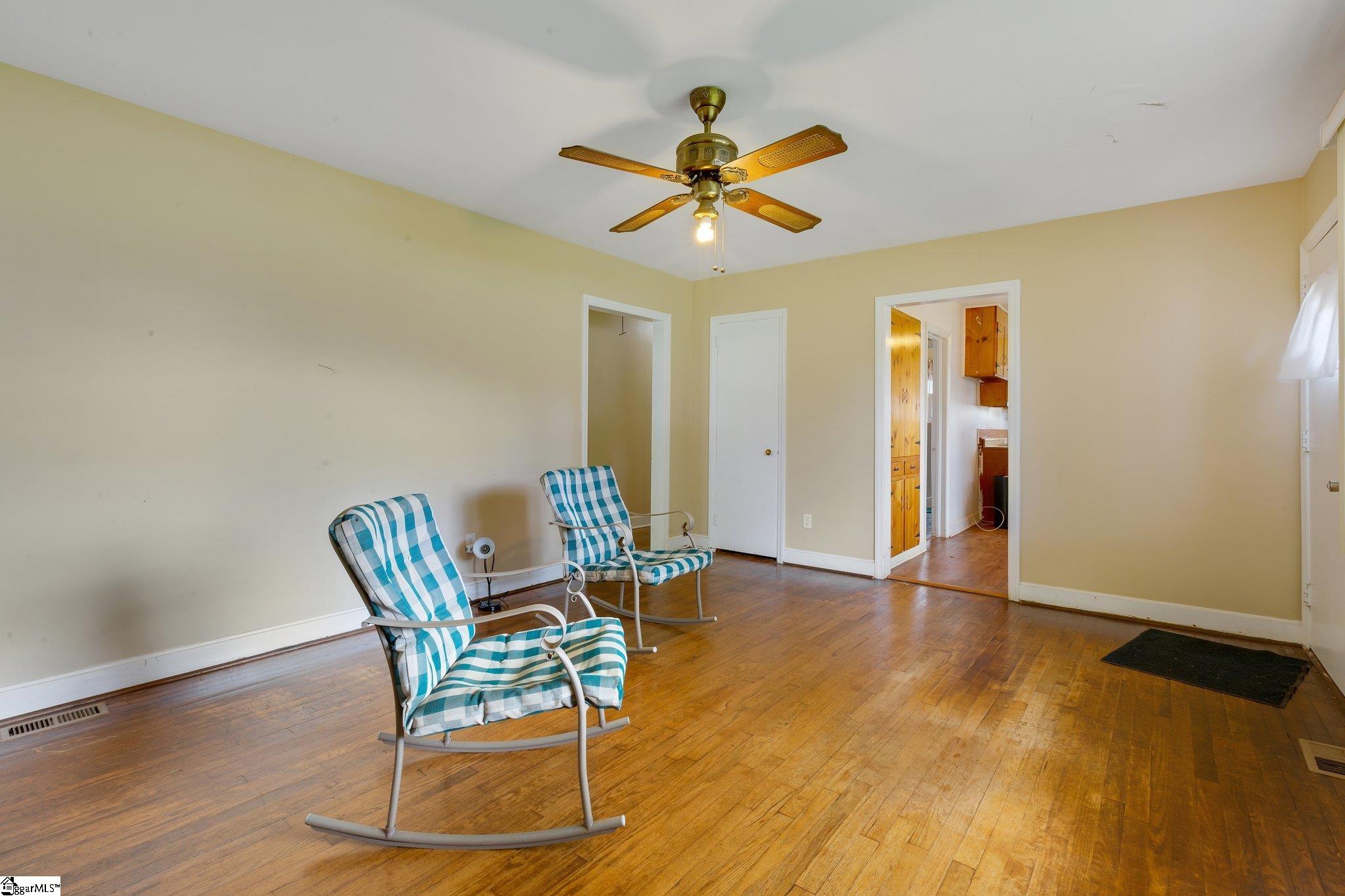 30 Sulphur Springs Road Greenville, SC 29617 - Photo 8 of 28 Gallery Image 8