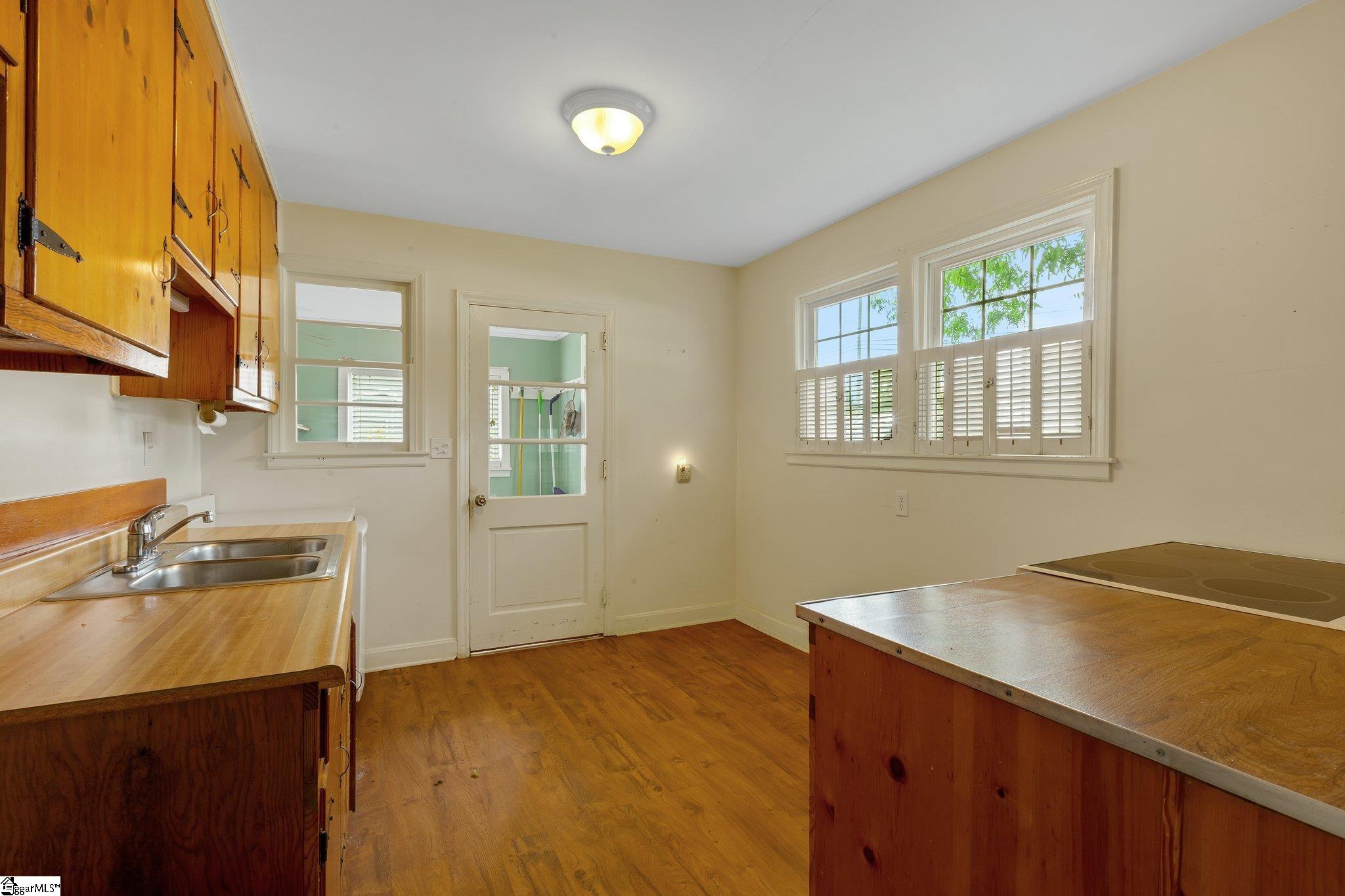 30 Sulphur Springs Road Greenville, SC 29617 - Photo 10 of 28 Gallery Image 10