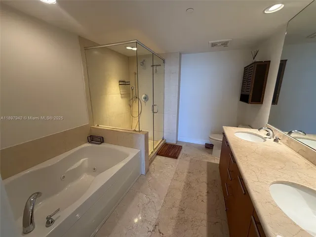 $775,000 | 50 Biscayne Boulevard, Unit 5211, Miami, FL 33132