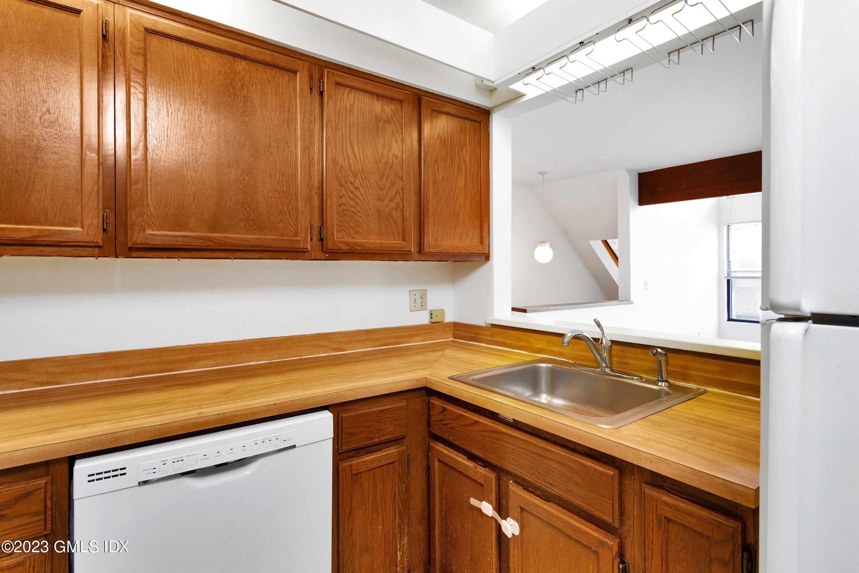 1465 East Putnam Avenue, Unit 229 Riverside, CT 06878 - Photo 8 of 20 008-434571-_MG_1791_12140891