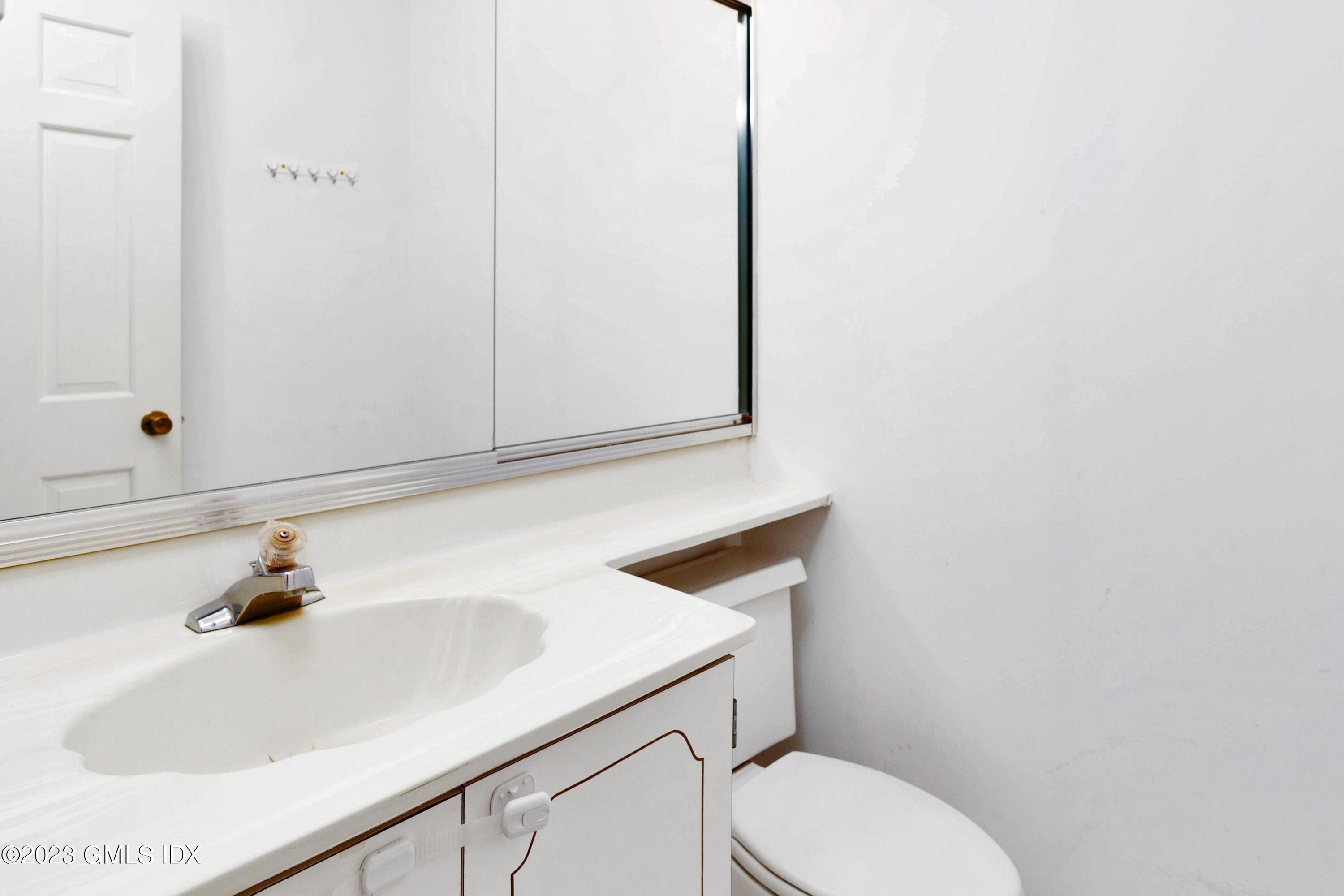 1465 East Putnam Avenue, Unit 229 Riverside, CT 06878 - Photo 9 of 20 009-434571-_MG_1793_12140892