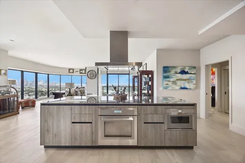 $1,210,000 | 1701 Hermann Drive, Unit 22CE, Houston, TX 77004
