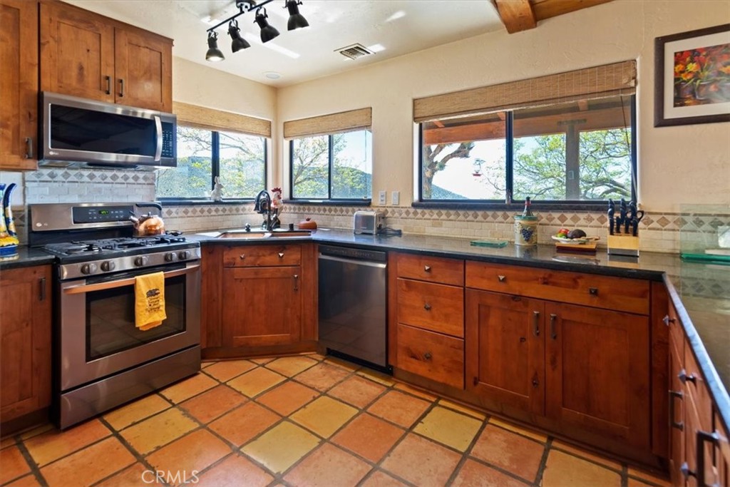 9060 Yucca Hills Road Agua Dulce, CA 91390 - Photo 17 of 44