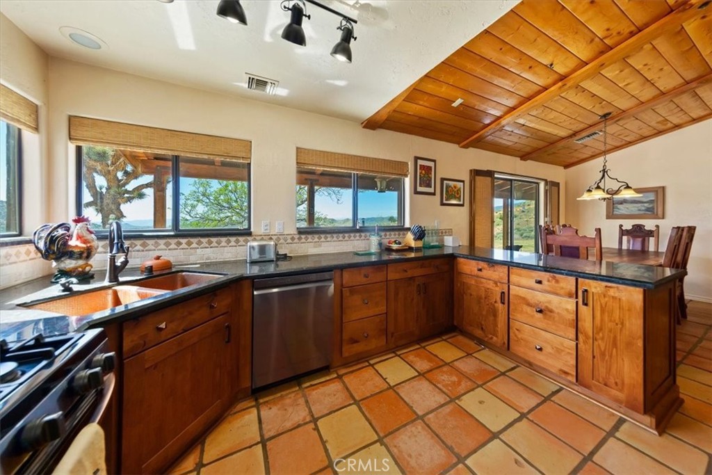 9060 Yucca Hills Road Agua Dulce, CA 91390 - Photo 19 of 44